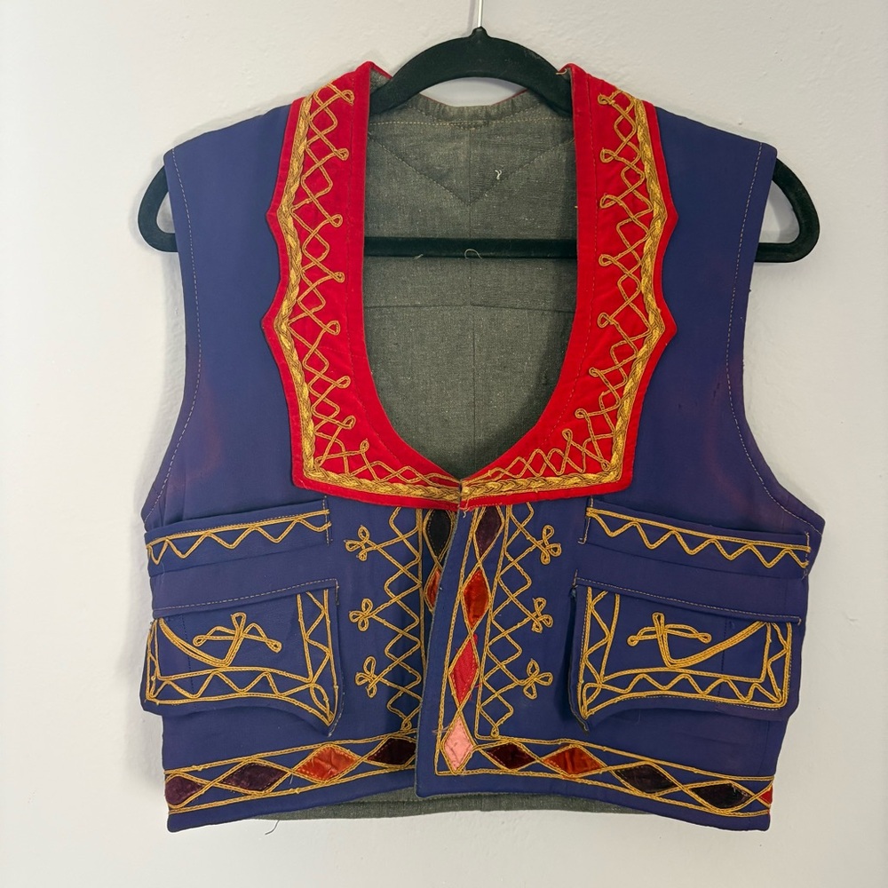 Vintage 60s 70s Embroidered Velvet Folk Vest / Vintage Afghan Vest Woodstock